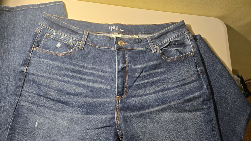 Time and Tru Straight Leg Jeans Distressed Medium Wash Denim Women's Size 14